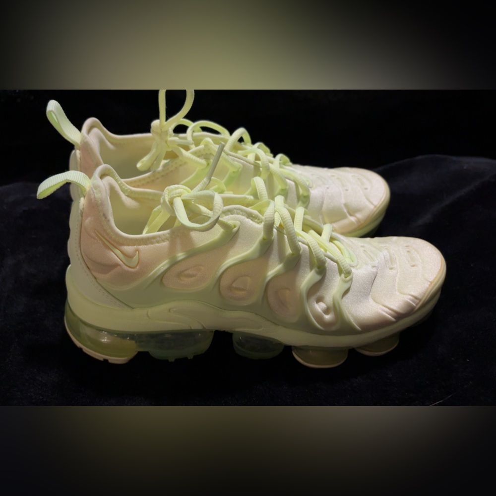 Nike Vapor Max Light Green Sneakers